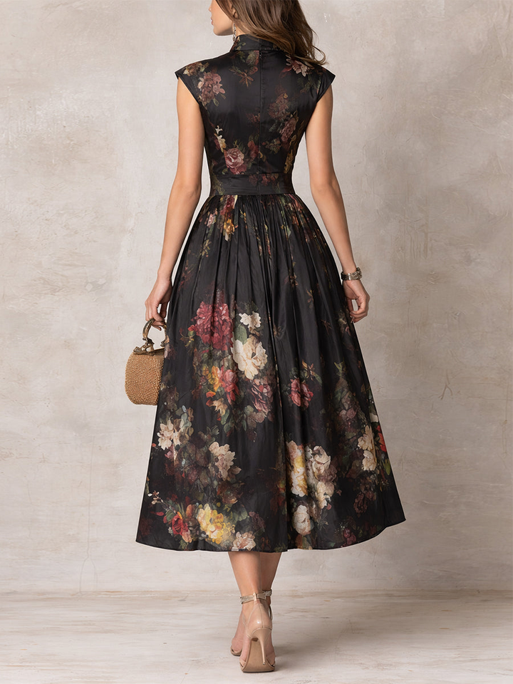 Violetta - Vestido Midi Negro en Satén Plisado con Motivo Floral y Escote en Forma de Llave
